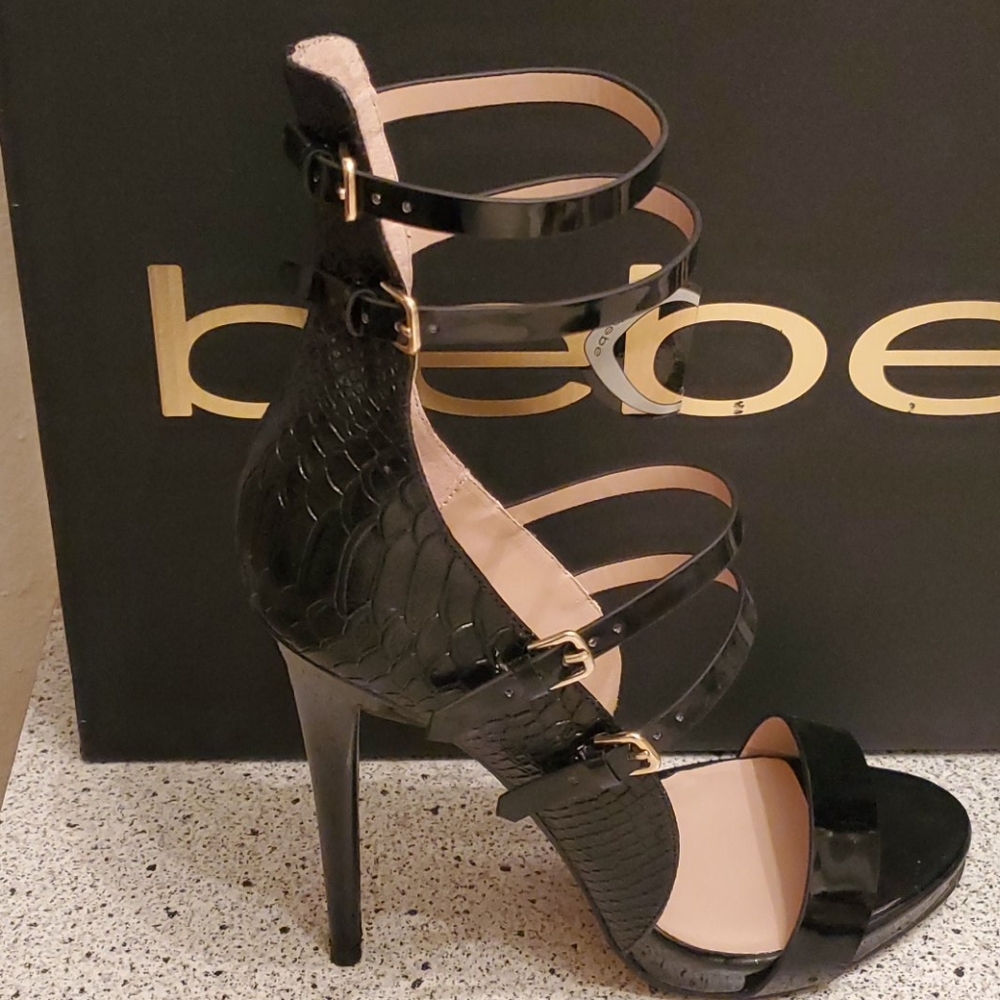 Bebe pumps